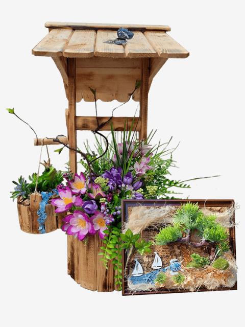 Studnia drewniana i dekoracja ze sztucznych kwiatów na 50 rocznicę ślubu oraz obraz z dekoracja kwiatową
